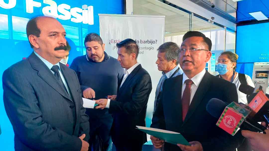 El director de la ASFI, Reynaldo Yujra, designó a Carlos Colodro López como interventor en el Banco Fassil. (Foto: RRSS)