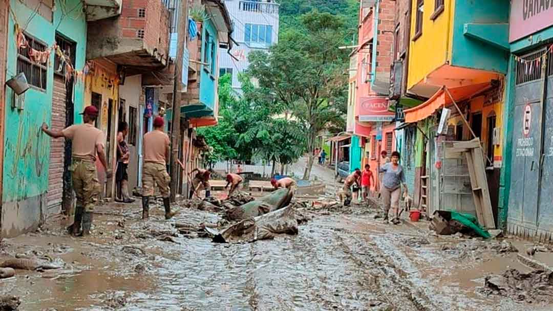 Comando Conjunto evacúa a familias afectadas en Guanay por desborde de ríos