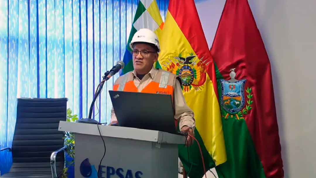 El interventor de Epsas, Jaime Gutiérrez, en conferencia de prensa.