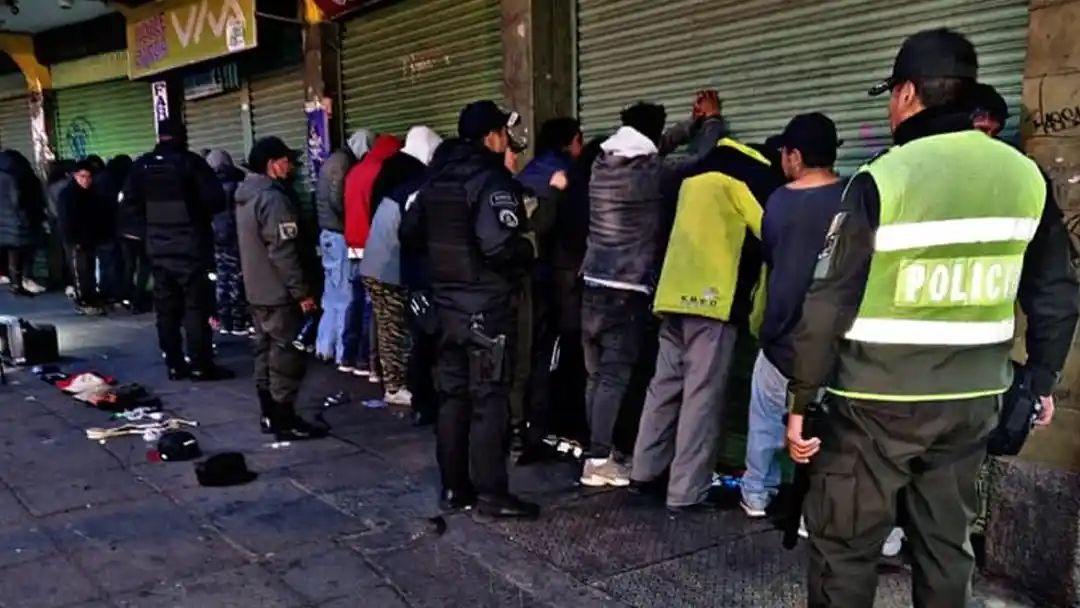 Arrestados en La Paz. Foto: Policía