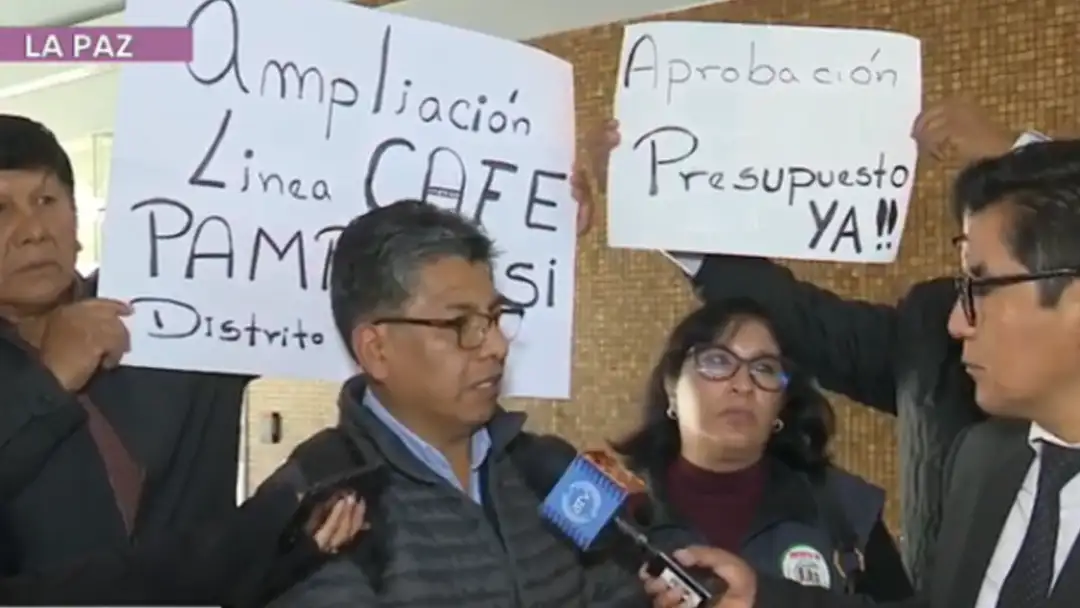 Vecinos de San Antonio y comunarios exigen aprobación de créditos para ampliación de la línea Café y electrificación rural