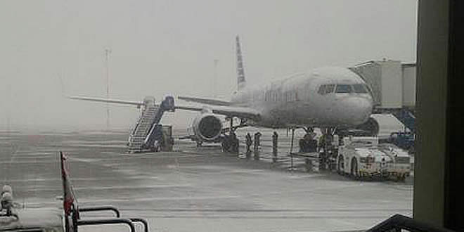 Aeropuerto de El Alto suspende operaciones por nevada.(telesurtv.net)