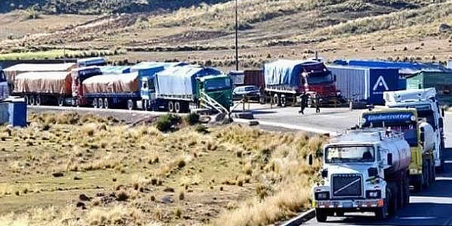 Transporte Pesado de El Alto declaró cuarto intermedio en bloqueo de Desaguadero