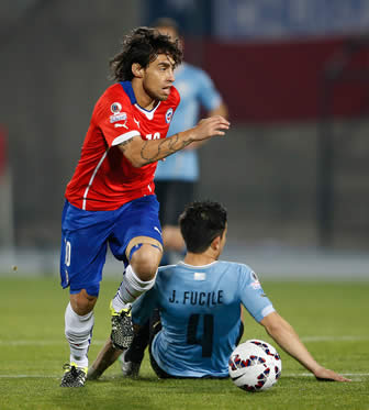 Chile fue persistente y al final halló premio, ganó con gol de Mauricio Isla a los 81 minutos.