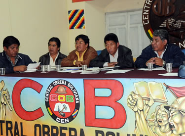 El ampliado de emergencia de la Central Obrera Boliviana (COB) declaró ayer un paro general indefinido a partir del 10 de mayo