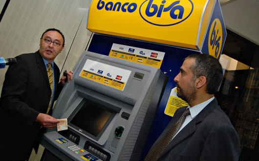 Banca electrónica en Bolivia: Un cajero para el depósito y retiro de dinero.