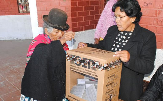 Población ejerce su derecho democrático en elecciones subnacionales 2015
