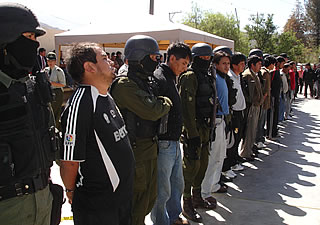 Policía boliviana, Banda de delincuentes peruanos