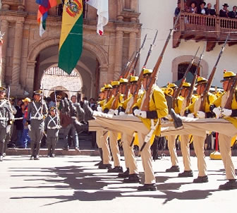 Actos de homenaje a 187 años de independencia de Bolivia 