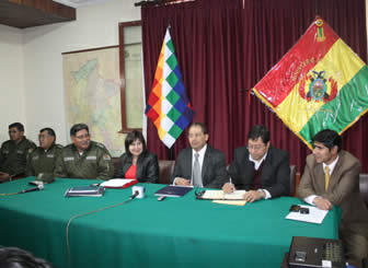 Gobierno boliviano reunidos con Policías