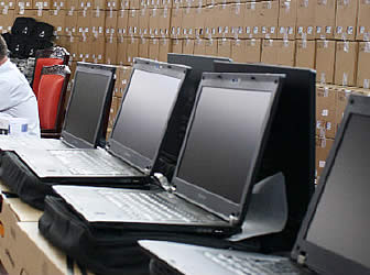 Stock de computadoras que fueron entregadas a los maestros en Tarija.