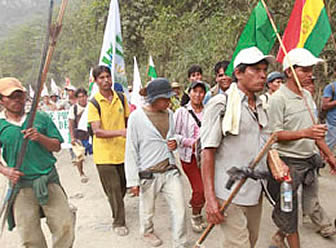 La marcha indígena está a 98 kilómetros de la ciudad de La Paz.