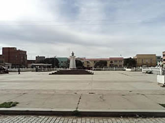 Vista de la plaza principal de Laja.