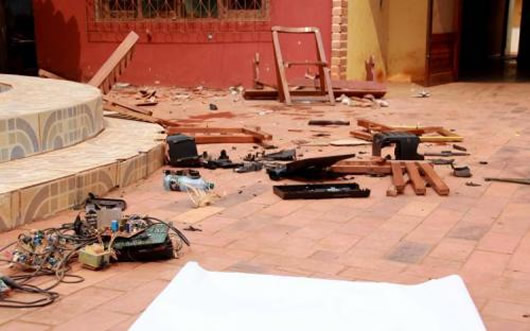 Equipo del Canal 9 (TV Amazónica) de Riberalta Beni destruido por avasalladores.