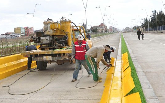 Vía El Alto-Viacha contará con ocho carriles para la circulación vehicular.