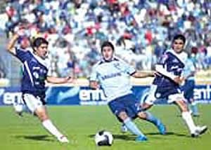 Bolívar ganó mirando el reloj.