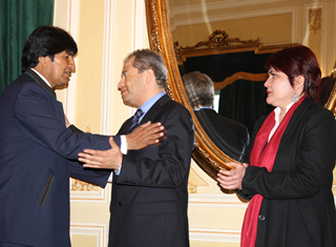 Evo Morales posesionó a dos nuevos ministros de la Presidencia y de Autonomías, Carlos Romero y Claudia Peña, respectivamente