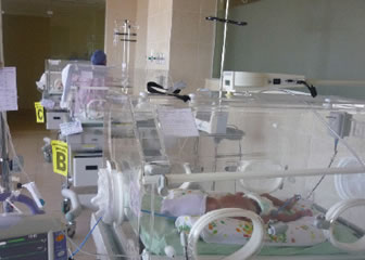 Sala de neonatología del Hospital Corea de El Alto.