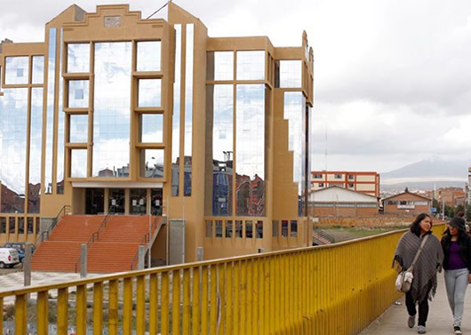 Edificio emblemático de la Universidad Pública de El Alto (UPEA)
