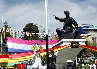 Con presentación de ofrendas a monumento al héroe del Topáter se iniciaron actos del Día del Mar.