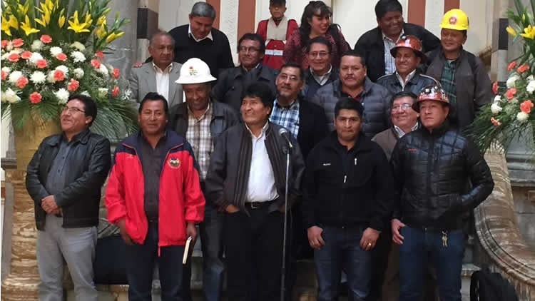 El presidente Evo Morales y los dirigentes de la COB.