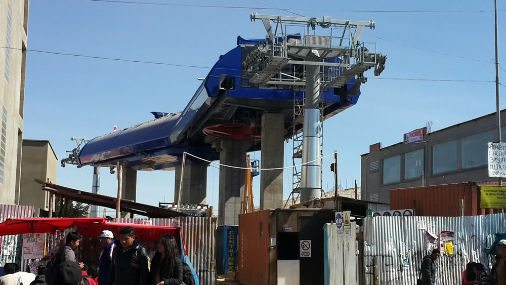 Estación UPEA de la Linea Azul del teleférico en El Alto.