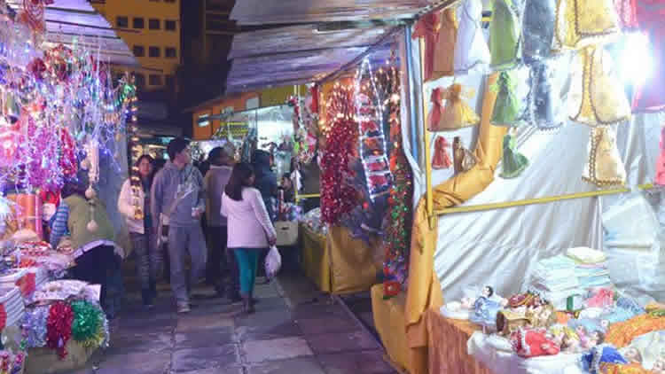 Feria de Navidad en la ciudad de El Alto