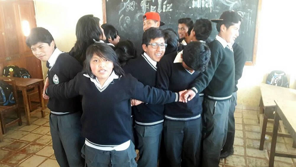 Jóvenes de El Alto “por una amistad sin bullying”