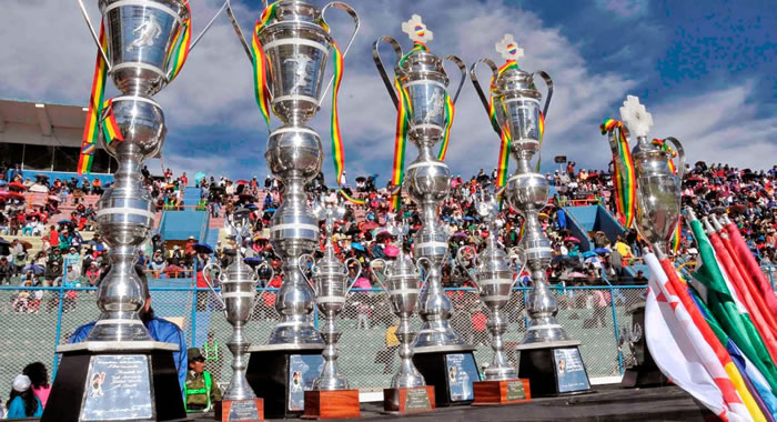 Los trofeos esperan a los ganadores en las finales que serán en Tarija.