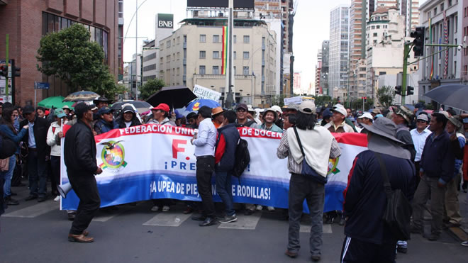 UPEA marcha por tercer día consecuitivo