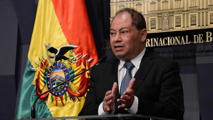 Ministro de Gobierno, Carlos Romero Bonifaz en conferencia de prensa.