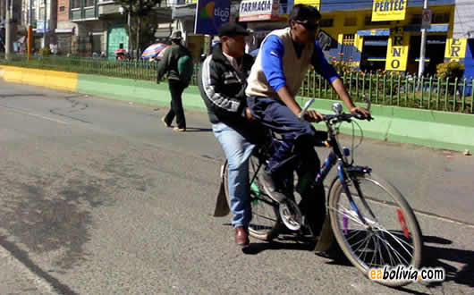 Mototaxistas y Bicitaxistas en El Alto hicieron su agosto en mayo, cobrando desde Bs.5 a Bs.10 por tramos cortos.