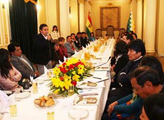 Periodistas en un desayuno con el presidente Evo Morales