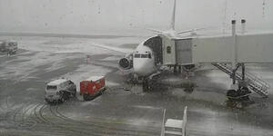 Aeropuerto de El Alto reporta demoras en vuelos por nevada