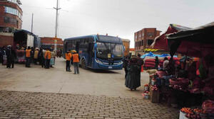 Alcaldía de El Alto despeja vías de circulación del Wayna Bus