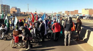 Marcha de personas con discapacidad baja a La Paz y Policía cierra plaza Murillo