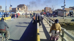 Reportan al menos 20 puntos de bloqueo en paro cívico de El Alto