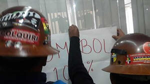 Mineros asalariados toman oficinas de cooperativistas en Comibol