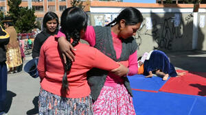 Mujeres de El Alto reciben capacitación en defensa personal