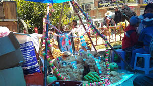 En El Alto plazas, canchas y jardineras fueron tomadas para despedir a los ajayus