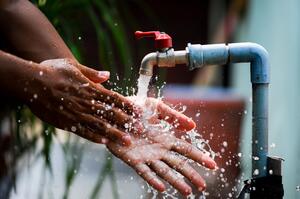 Gobierno invirtió Bs 8.546 millones en agua potable, saneamiento y riego en tres años