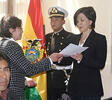 Embajadora de Perú rinde homenaje póstumo a Ana María Romero
