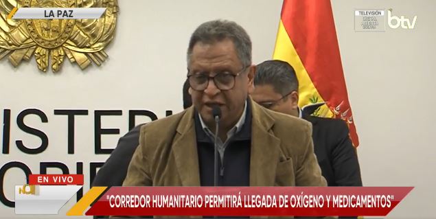 Ministro de Gobierno, Marco Antonio Oviedo, en conferencia de prensa.