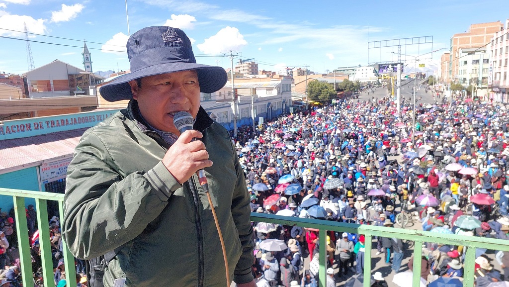 Más de 15 mil maestros rurales se concentraron en la avenida Juan Pablo II durante el ampliado del Magisterio Rural de La Paz