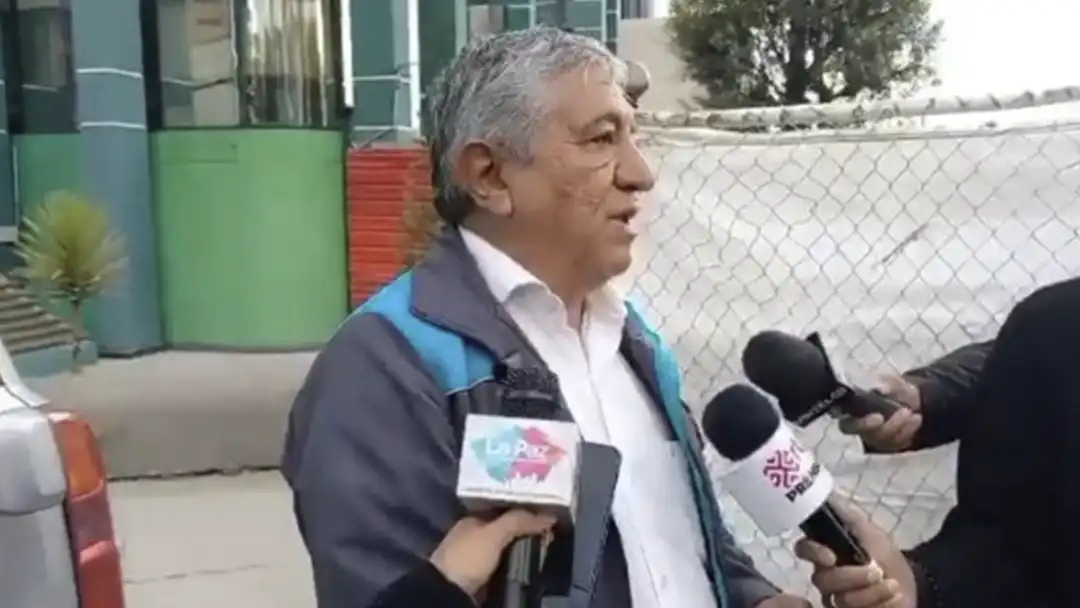 El alcalde Iván Arias, en contacto con medios televisivos.
