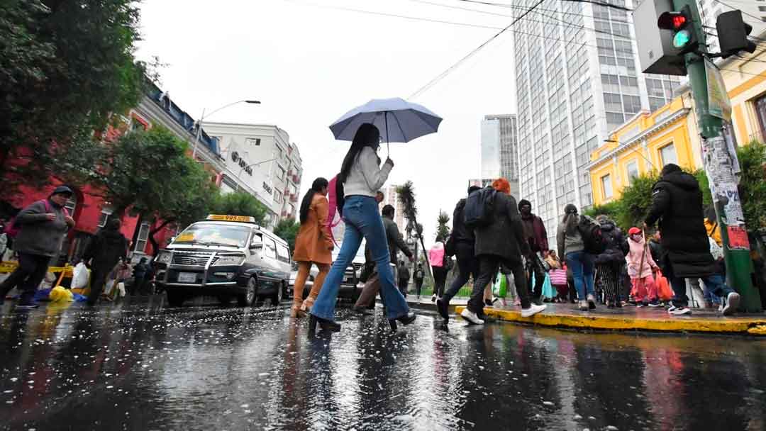 Alerta Naranja por lluvias y tormentas eléctricas en varios departamentos de Bolivia.
