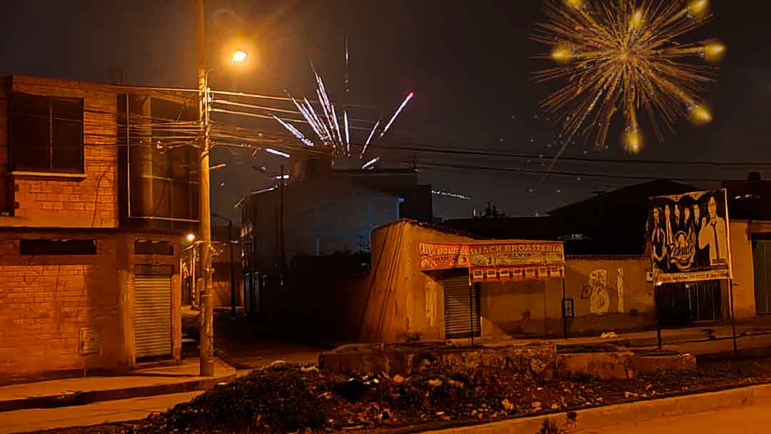 El Alto recibió el Año nuevo 2024 con fuegos articifiales.