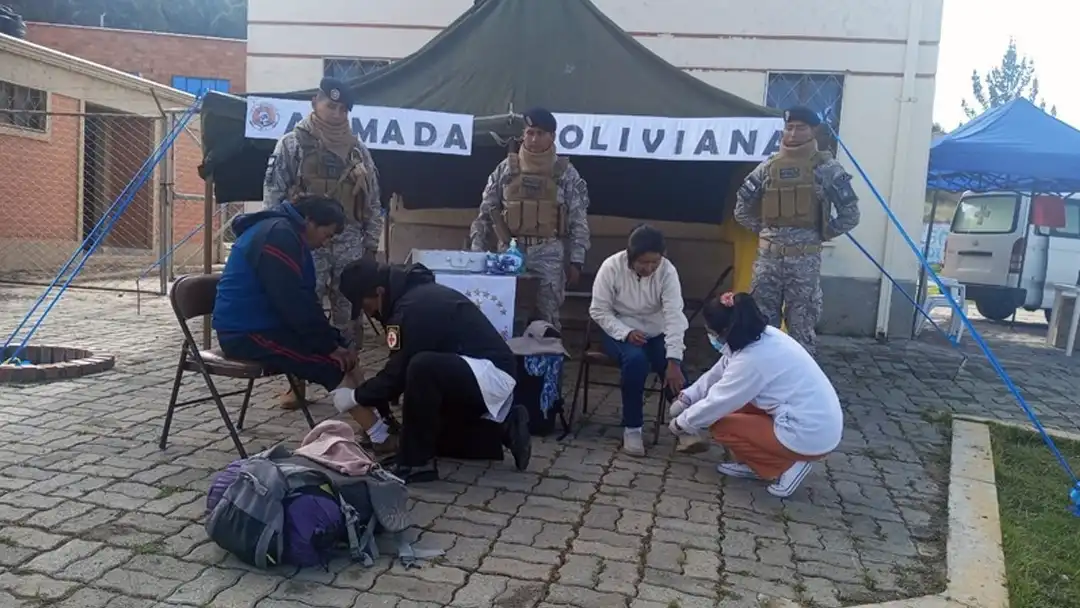 Armada Boliviana desplegó más de 800 efectivos en cercanías del lago Titicaca, para precautelar la seguridad de los peregrinos.