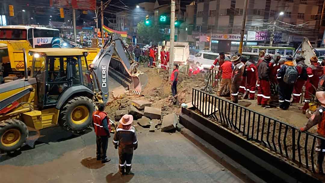 Expanden la calle 2 en la avenida 6 de Marzo de El Alto, con el fin de mejorar las circulación vial y peatonal en ese sector de la ciudad.