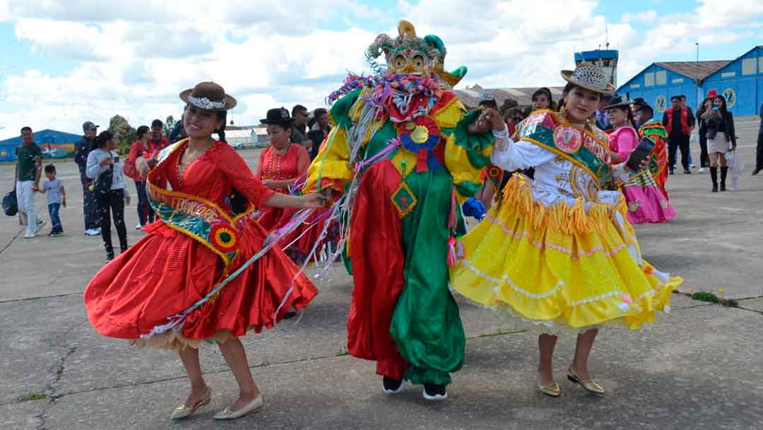 El Pepino desata la alegría de las carnestolendas en El Alto.